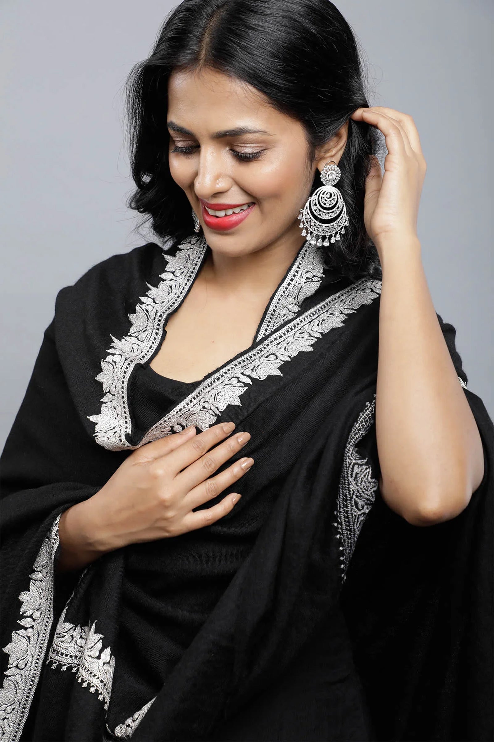 Urzuv_Product_Midnight_Black_Shawl_2_1600x2400